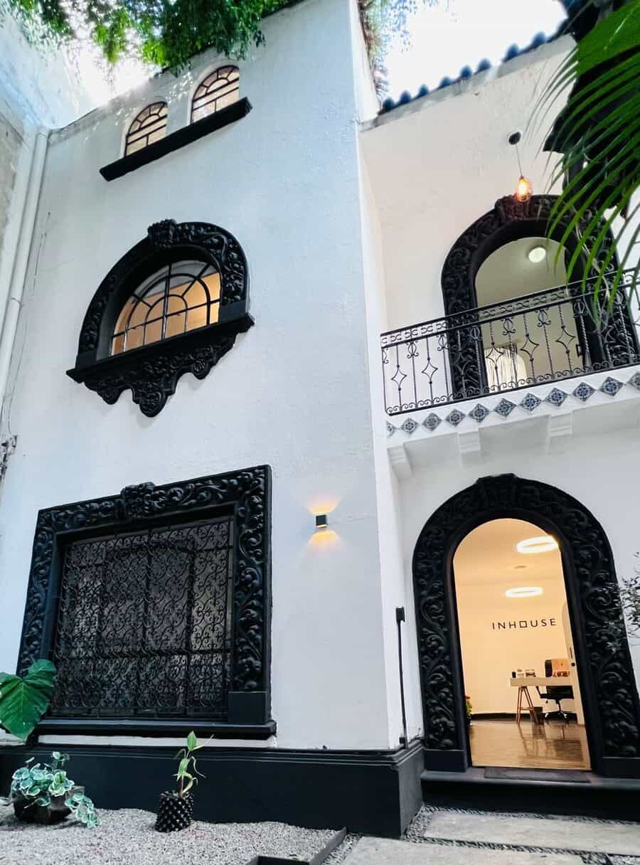 Acceso de la casona de Parque Hundido, CDMX — locación para producciones